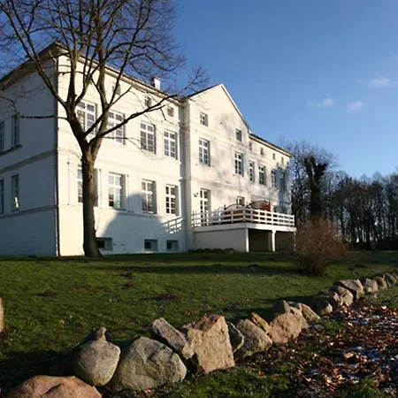 Herrenhaus 7 *